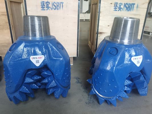 คุณภาพดี IADC217 17.5 นิ้ว 444.5 มิลลิเมตร ฟันเหล็ก Tricone Bit